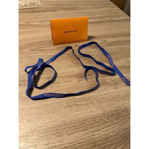 Louis Vuitton blue Ribbon and card - Picture 1 of 3
